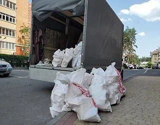 Вывоз строительного мусора из квартиры в Харькове